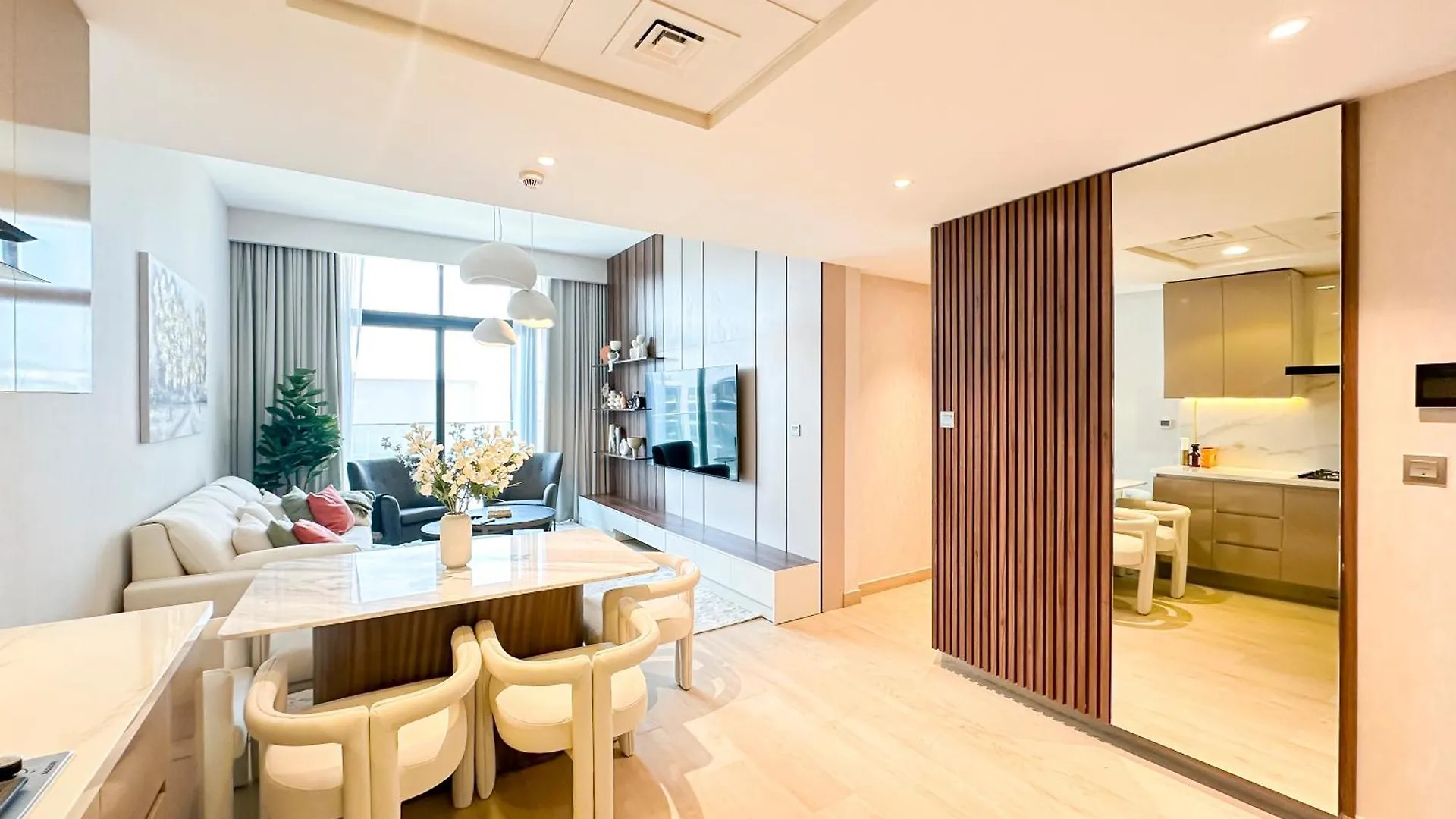 Stylish 3Br Apartment With Burj Khalifa & Pool Views Dubai