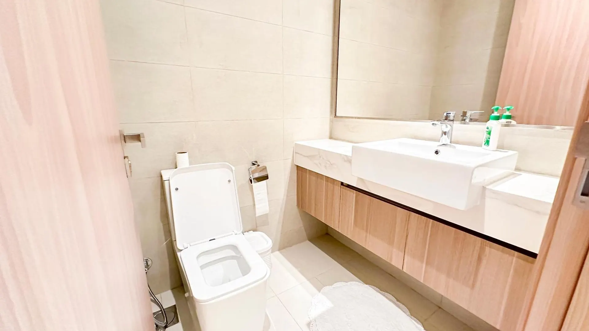 Stylish 3Br Apartment With Burj Khalifa & Pool Views Dubai