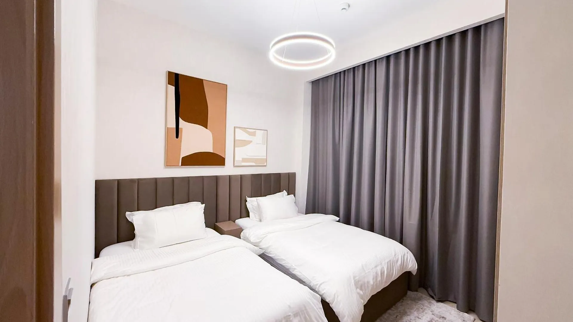 Stylish 3Br Apartment With Burj Khalifa & Pool Views Dubai