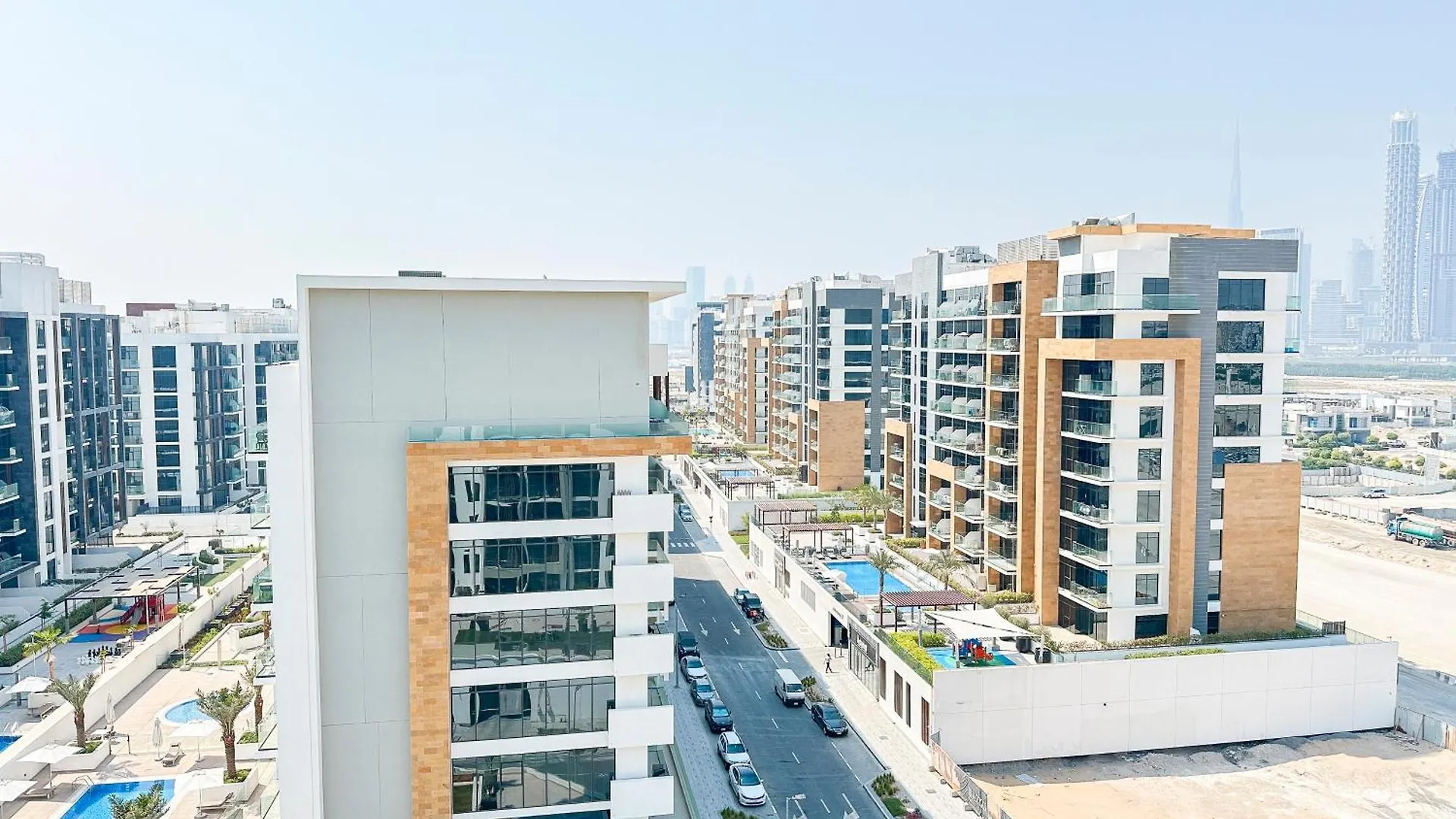 Stylish 3Br Apartment With Burj Khalifa & Pool Views Dubai