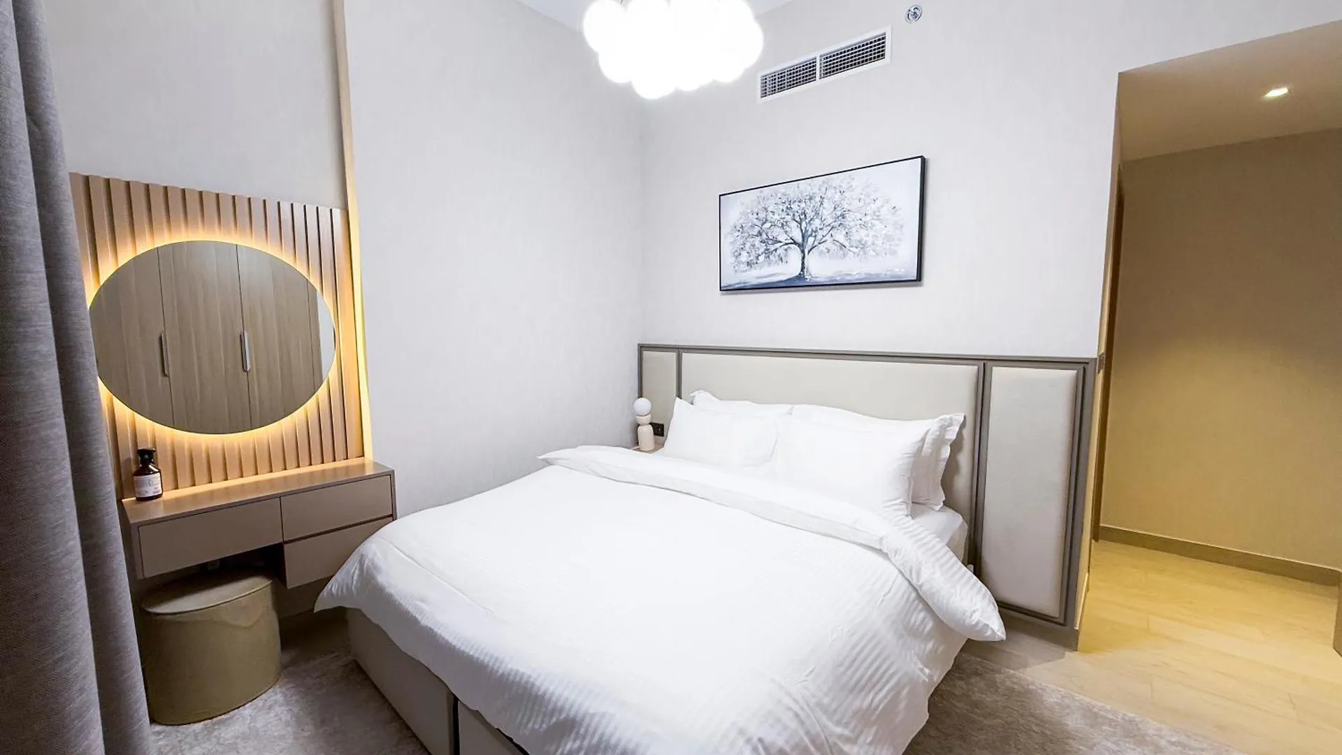 Stylish 3Br Apartment With Burj Khalifa & Pool Views Dubai