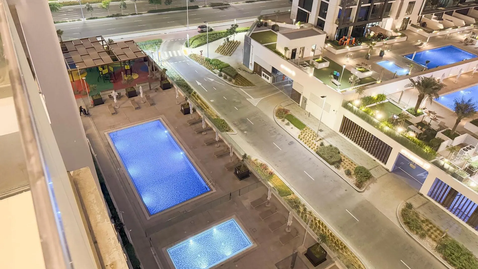 Stylish 3Br Apartment With Burj Khalifa & Pool Views Dubai