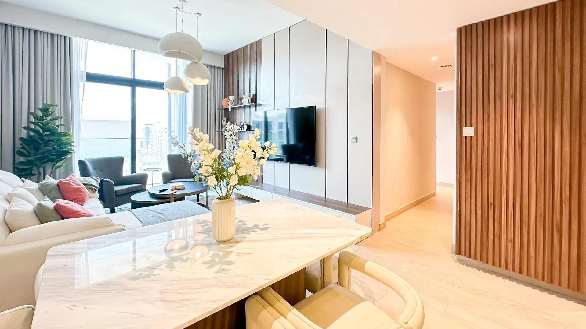 Stylish 3Br Apartment With Burj Khalifa & Pool Views Dubai